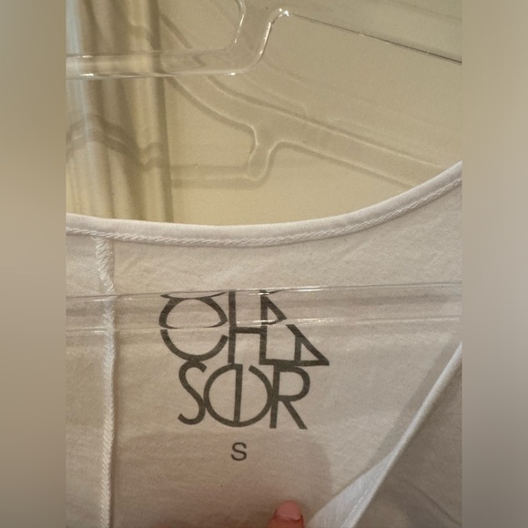 Chaser Small White Flag Top. ⚡️💗 - Picture 3 of 4